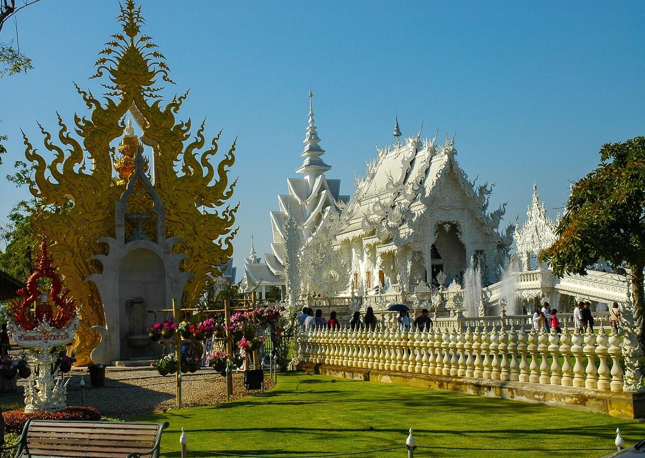 Photograph the vibrant spirit of Chiang Rai’s markets in any weather